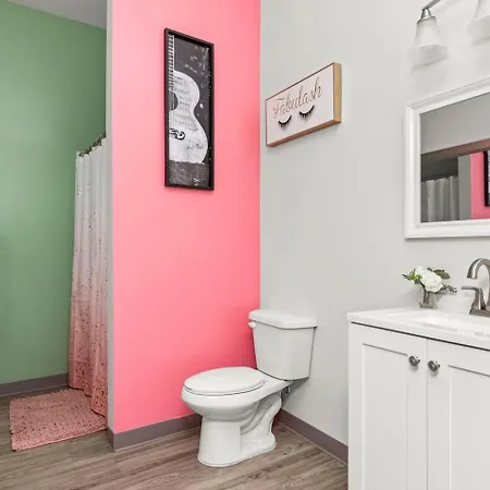Apartment 4br Condo, Sleeps 13 Near Broadway Nashville