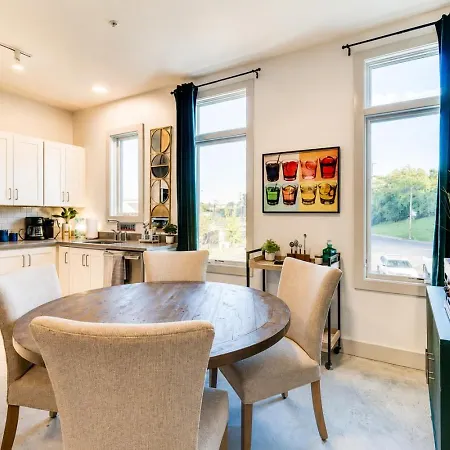 New Design-2 Miles To Broadway Apartment *