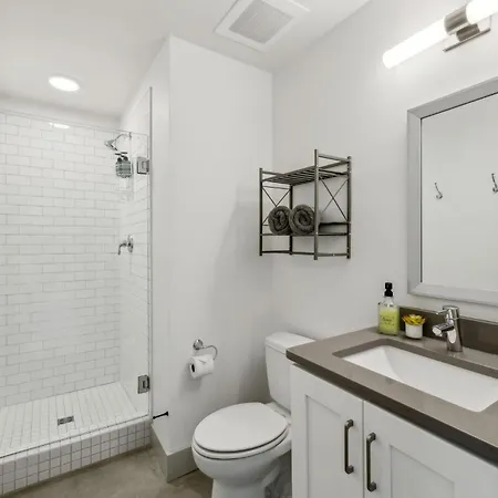 Modern Townhome 2 Miles South Of Downtown And Broadway Ave * Nashville