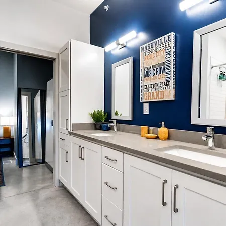New Design-2 Miles To Broadway Apartment *