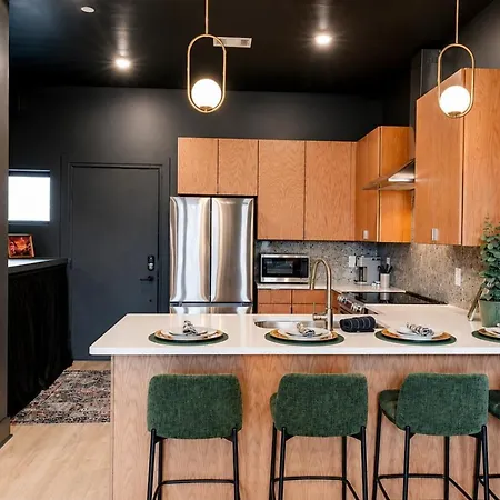 Holiday home East Nash Top-floor 1br | Rooftop Deck | Sleeps 6