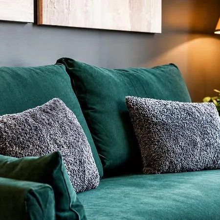 East Nash Top-floor 1br | Rooftop Deck | Sleeps 6 Nashville