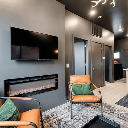 East Nash Top-floor 1br | Rooftop Deck | Sleeps 6 Holiday home *
