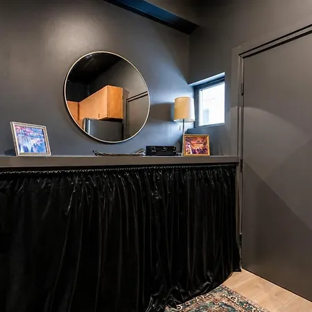 East Nash Top-floor 1br | Rooftop Deck | Sleeps 6 Nashville