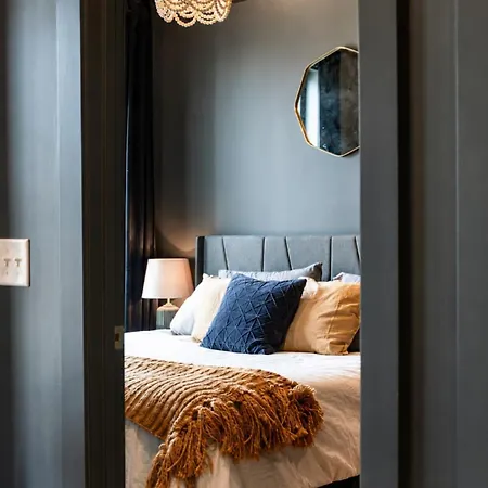 East Nash Top-floor 1br | Rooftop Deck | Sleeps 6 Nashville