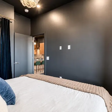 Holiday home East Nash Top-floor 1br | Rooftop Deck | Sleeps 6 *