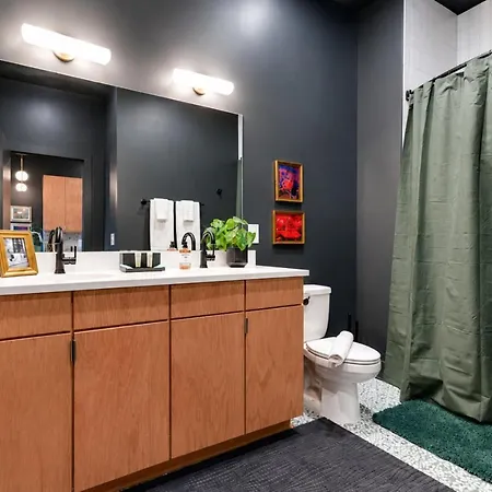 East Nash Top-floor 1br | Rooftop Deck | Sleeps 6 Holiday home *