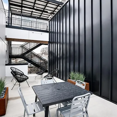 East Nash Top-floor 1br | Rooftop Deck | Sleeps 6 Nashville