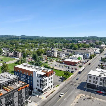 Rhinestone Cowboy 5 Min To Downtown Apartment *