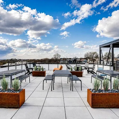 East Nash Top-floor 1br | Rooftop Deck | Sleeps 6 * Nashville