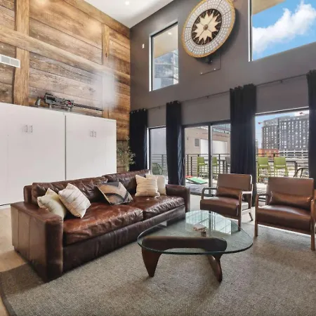 Walk To Broadway! The Man Cave/cowboys & Playboys With Pool & Gym Apartment *