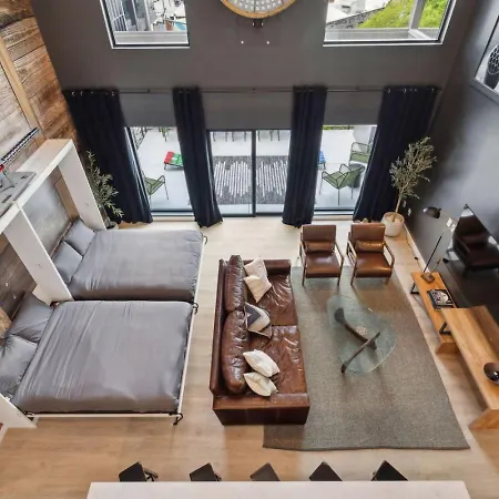 Walk To Broadway! The Man Cave/cowboys & Playboys With Pool & Gym Apartment *