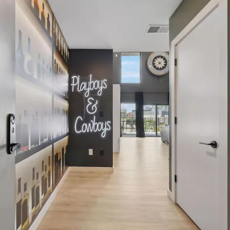 Walk To Broadway! The Man Cave/cowboys & Playboys With Pool & Gym Apartment *