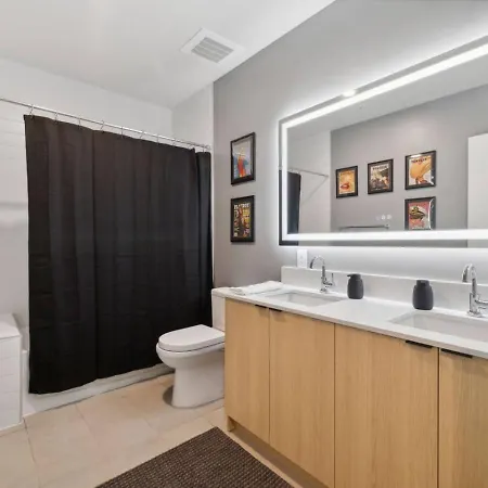 Apartment Walk To Broadway! The Man Cave/cowboys & Playboys With Pool & Gym *
