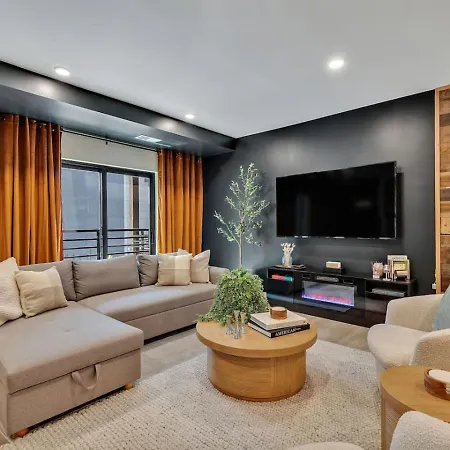 Apartment Boots On Broadway In Downtown With Parking, Pool, Gym Nashville