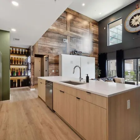 Apartment Walk To Broadway! The Man Cave/cowboys & Playboys With Pool & Gym Nashville