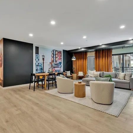 Boots On Broadway In Downtown With Parking, Pool, Gym Nashville