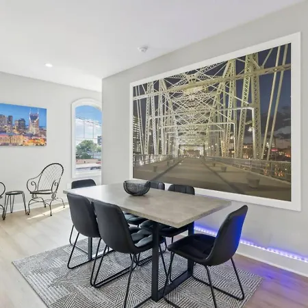 Friends In Skyline Places, 10 Min To Broadway, Perfect For Groups Holiday home