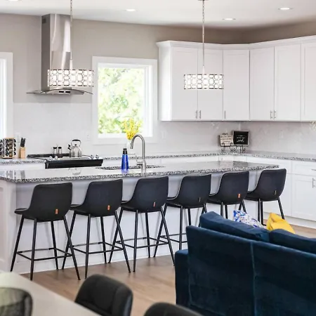 Friends In Skyline Places, 10 Min To Broadway, Perfect For Groups Holiday home
