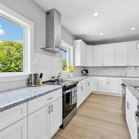 Friends In Skyline Places, 10 Min To Broadway, Perfect For Groups *