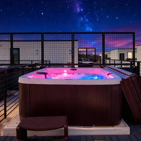 Escape With Skyline Deck And Hot Tub Holiday home *