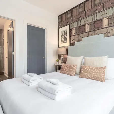 Holiday home Luxe 4br Retreat With Hot Tub & Skyline Deck *