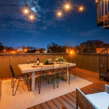 Holiday home Skyline Views With Double Rooftop Deck & Game Nashville