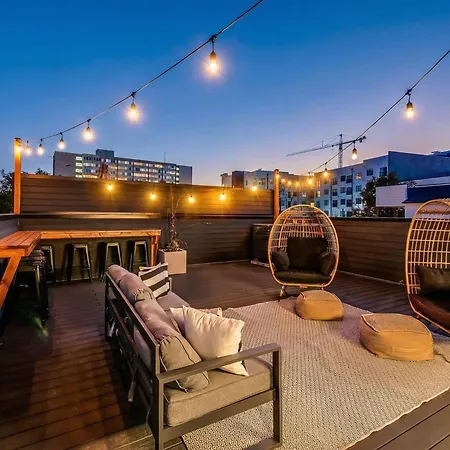 Dual Homes Rooftop Deck In Downtown