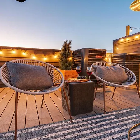 Holiday home Dual Homes Rooftop Deck In Downtown