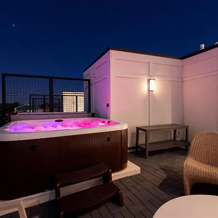 Two Luxury Homes Hot Tub Fire Pit Views Holiday home *