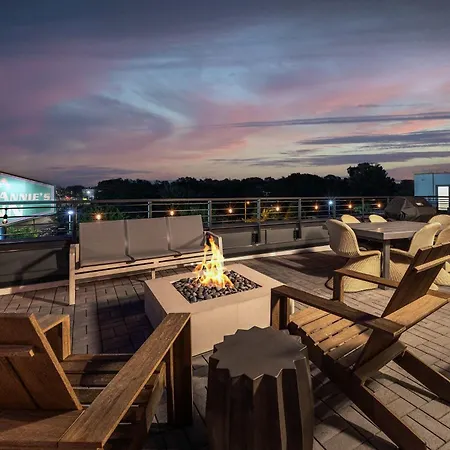 Two Luxury Homes Hot Tub Fire Pit Views Holiday home Nashville