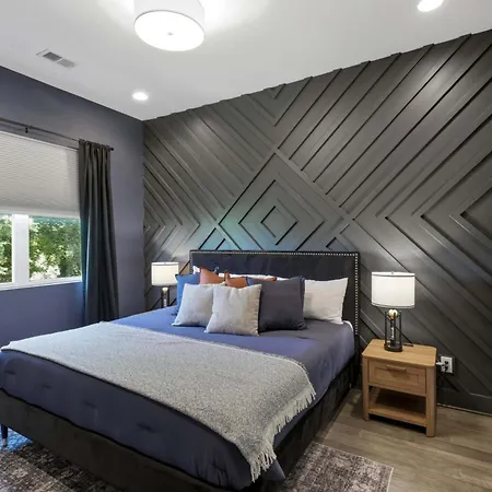 Holiday home Rooftop Views 4br 4ba 7 Beds Near Broadway