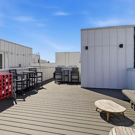 Holiday home Rooftop Views 4br 4ba 7 Beds Near Broadway