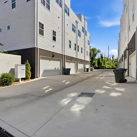 Holiday home Rooftop Views 4br 4ba 7 Beds Near Broadway