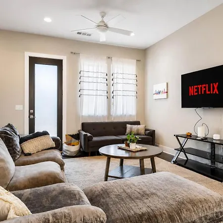 Chic Near Downtown Sleeps 14 * Nashville