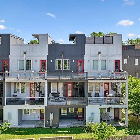 Chic Near Downtown Sleeps 14 * Nashville