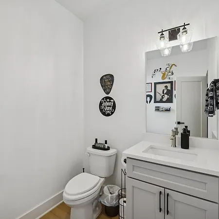 Steelynash - Pittsburgh Grit Meets Twang Holiday home