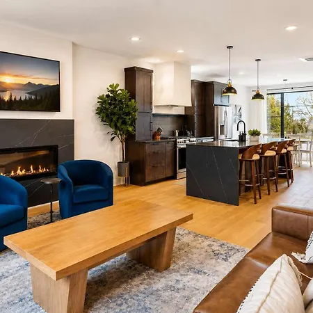 Apartment 3br Townhome Rooftop Views Hot Tub & Fireplace