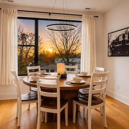 3br Townhome Rooftop Views Hot Tub & Fireplace * Nashville