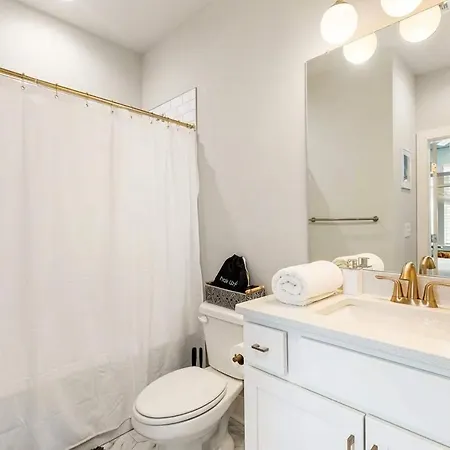 Holiday home Private With Rooftop Game Near Downtown *