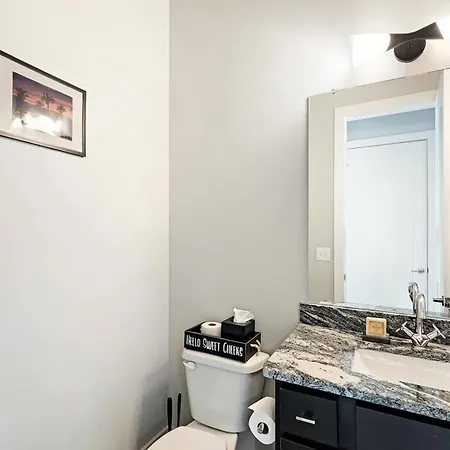 Holiday home Private With Rooftop Game Near Downtown *