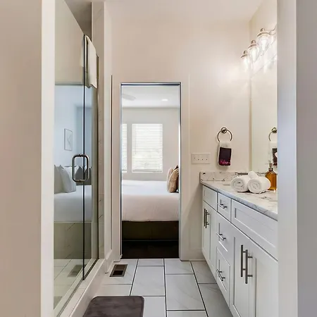 Rooftop Views & Patio Lounge Near Downtown Holiday home Nashville