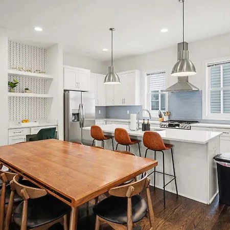 Holiday home Modern Townhome W Rooftop Views Near Broadway *