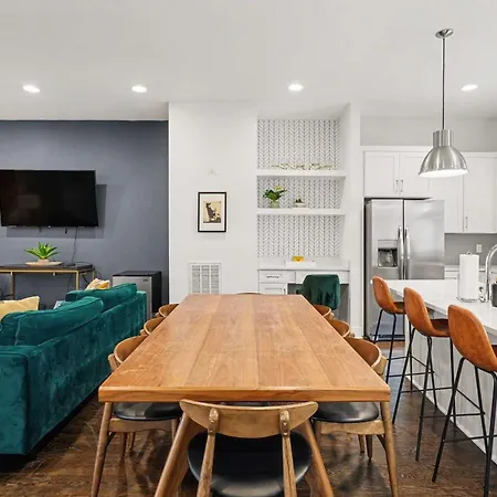Modern Townhome W Rooftop Views Near Broadway Nashville