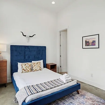 Modern Townhome W Rooftop Views Near Broadway Nashville