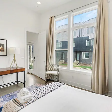 Holiday home Modern Townhome W Rooftop Views Near Broadway Nashville
