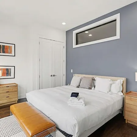 Holiday home Modern Townhome W Rooftop Views Near Broadway