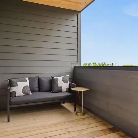 True Hue - Private Patio - Mins To Broadway *