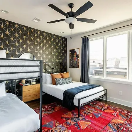 Boots & Broadway - 2 Units - Mins To Broadway
