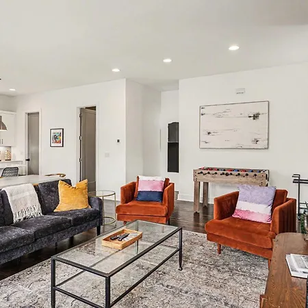 Holiday home Chic Townhome X3 W Rooftop Views Near Broadway *
